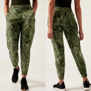 Athleta Brooklyn Ankle Jogger Sumi Marble Green Women’s Size 10 Lightweight